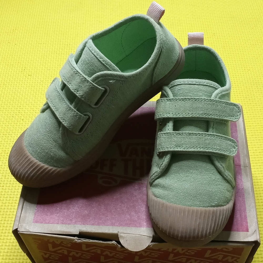 🤩Kids size 12 Canvas shoe🤩